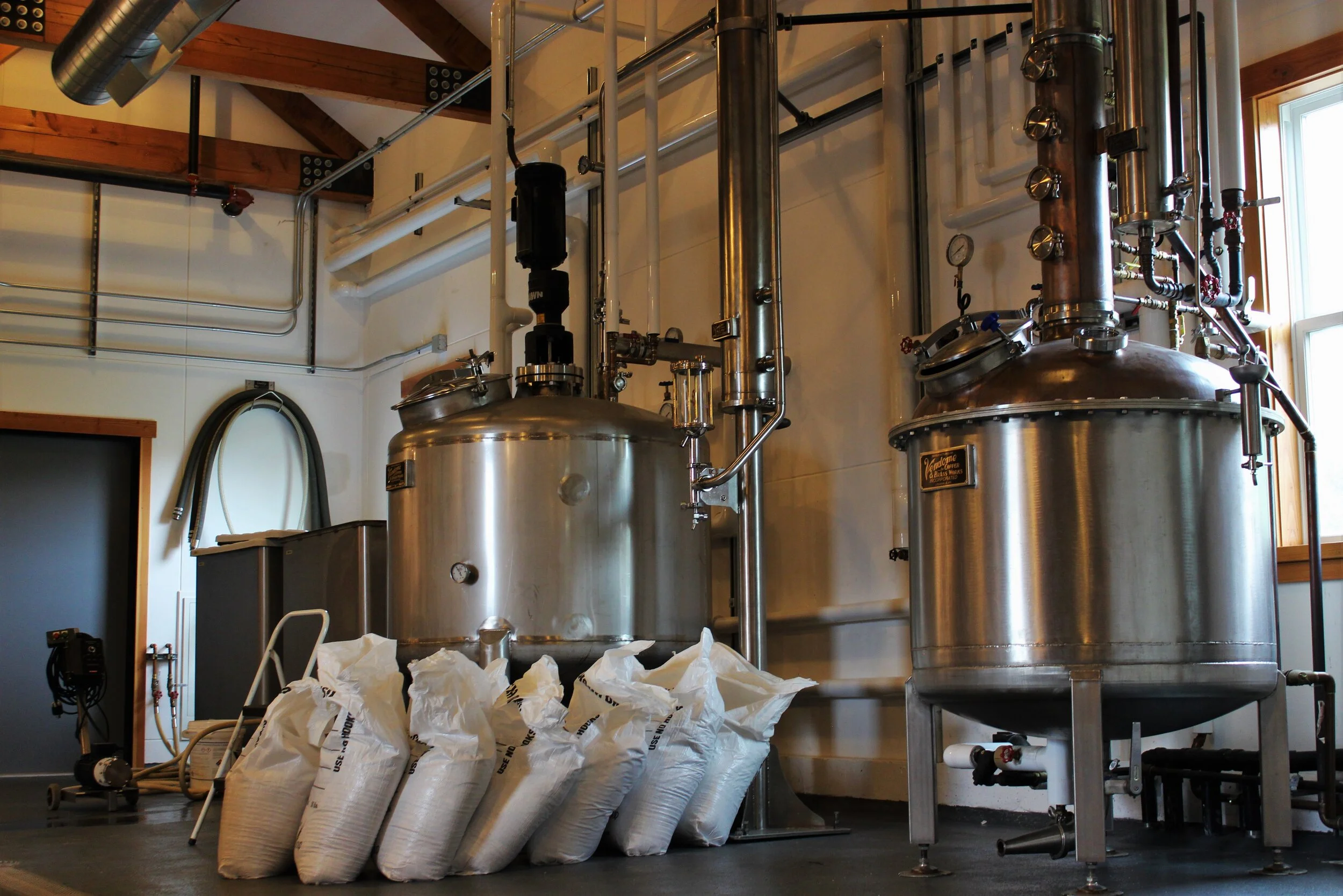 蒸留酒+スピリッツ Avanles Distillery 1310SpringSignNoCrop-scaled-1-